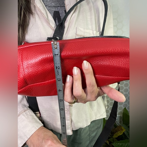 Satchel bag for women in red and black 100% leather, strap. Excellent quality. - Picture 9 of 17